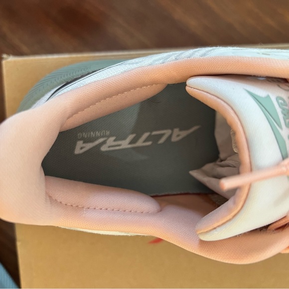 Altra White and Pink Athletic Shoes for Ultimate Performance EUC - Picture 9 of 10